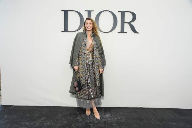 Blake Lively était la star de ce défilé Dior sur le thème de la danse, dans une robe poudrée et un manteau overzise