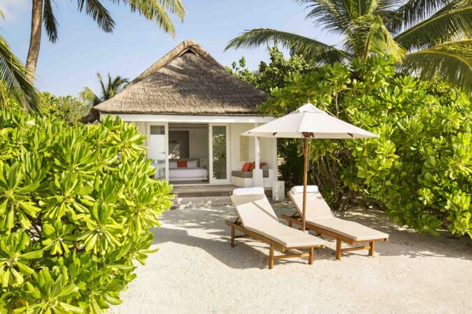 Au  LUX* SOUTH ARI ATOLL aux Maldives, logez dans des bungalows sur la plage ou dans des villas sur pilotis. 