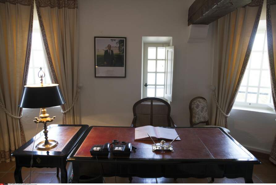 Le bureau du fort de Brégançon, où Emmanuel et Brigitte Macron passent leurs vacances