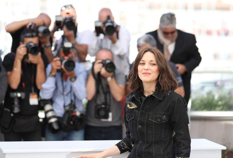 Elle arbore un look rock'n'roll à Cannes 