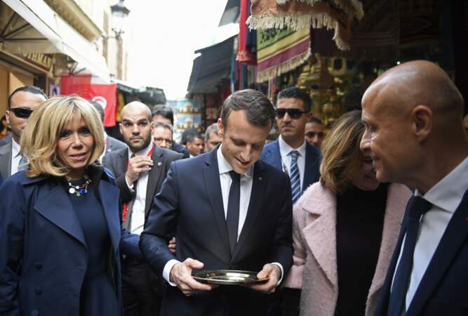 Emmanuel et Brigitte Macron visitent la Medina de Tunis