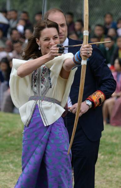 A Thimphu, Kate et Will participent à une démonstration de tir à l'arc