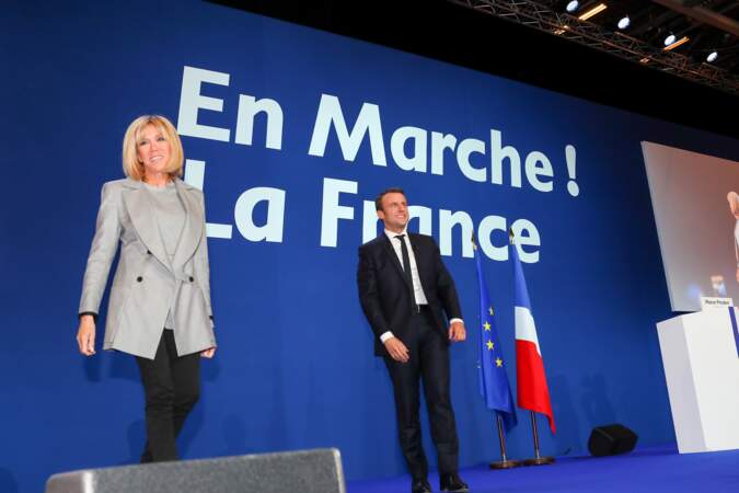 Brigitte et Emmanuel Macron, après l'annonce des résultats du 1er tour, au Parc des Expositions (Versailles)