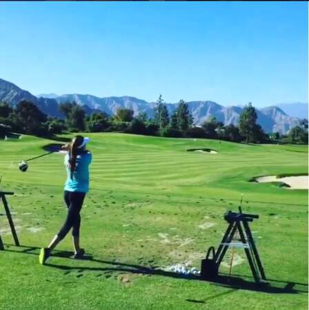 La fille de Sylvester Stallone, Sistine, s'initie au golf avec son papa toujours aussi fière d'elle