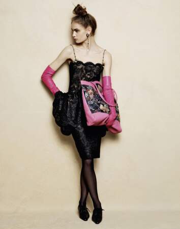 Le sac cabas : Chanel le rend à la fois hors norme et élégant. 