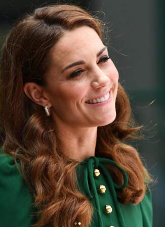 Kate Middleton a bien compris que le vert allait bien aux brunes !