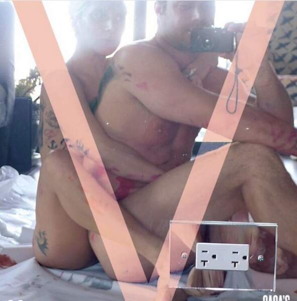 Lady Gaga et Taylor Kinney n'ont aucun soucis de pudeur. Ils s'assument nus, jusqu'en une de V magazine !