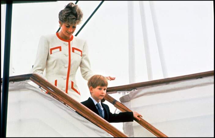 La princesse Diana accompagnée du prince Harry lors d'un voyage au Canada, en 1991