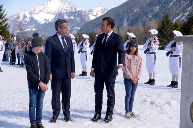 Nicolas Sarkozy joue un rôle de mentor pour Emmanuel Macron, il n'hésite pas à lui apporter son expérience