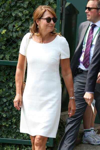 Pour l'occasion Carole Middleton porte une robe blanche.