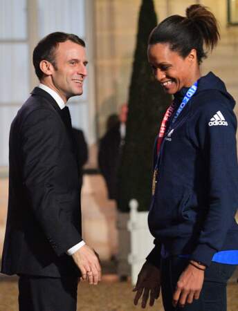 Emmanuel Macron, recevant la victorieuse équipe de handball féminin, à l'Elysée, le 17 décembre 2018