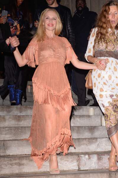 Kylie Minogue est une habituée de la Fashion Week à Paris