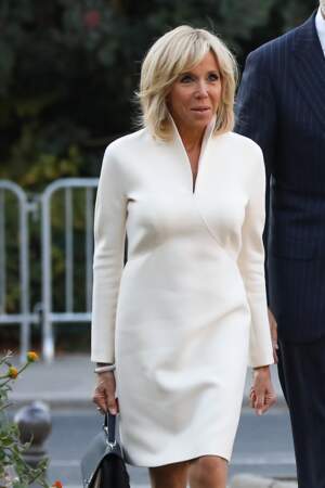 Brigitte Macron ultra chic en robe blanche immaculée