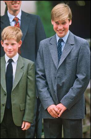Le prince William a 15 ans, ses cheveux se sont éclaircis et ils sont presque longs 
