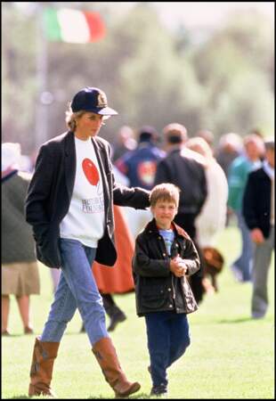 La princesse Diana et le prince William assistent à un match de polo en 1988
