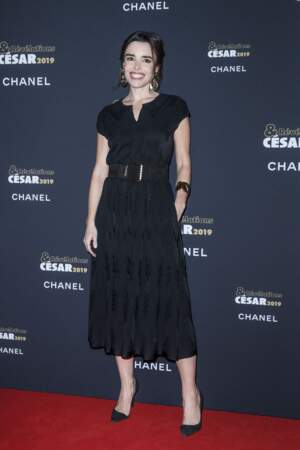 Elodie Bouchez mise sur une robe noire fluide à la soirée des révélations des Césars.