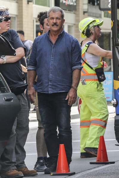 Nouveau look pour Mel Gibson avec sa nouvelle moustache sur le tournage de  "Dragged Across Concrete"