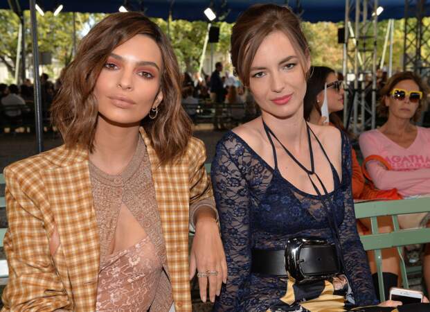 Emily Ratajkowski et Louise Bourgoin au défilé de mode printemps-été 2018 "Nina Ricci" à Paris. 