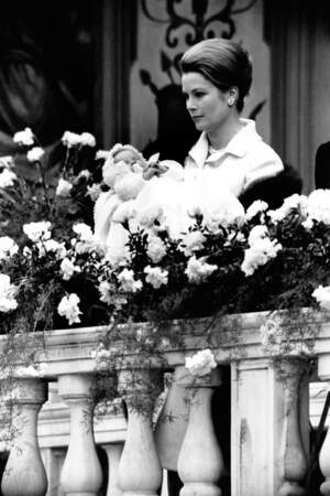 La princesse Grace de Monaco au baptême de sa fille Stéphanie, le 13 mars 1965 à Monte-Carlo