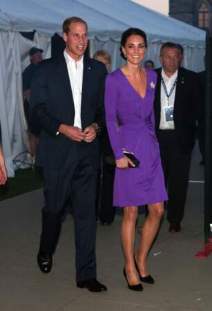 Princesse Kate en Issa violet en juillet 2011