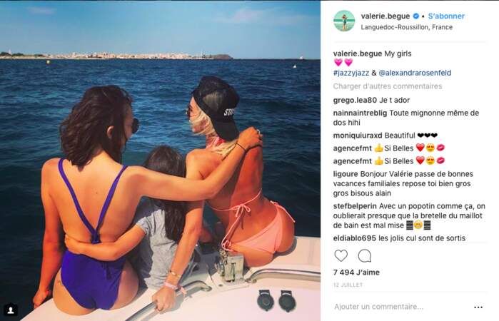 Valérie Bègue et Alexandra Rosenfeld profitent d'une sortie en bateau