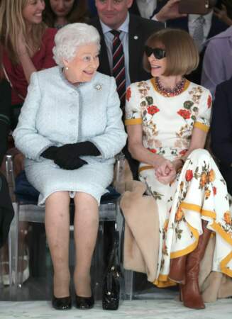 La reine Elisabeth II et Anna Wintour, rédactrice en chef du Vogue US ont conversé en attendant le début du show
