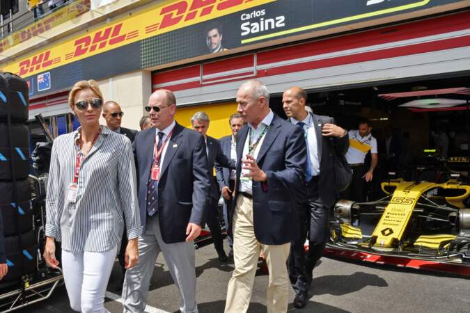 24 juin : Charlène de Monaco dans une chemise boyish, au Grand Prix de F1, au Castellet.