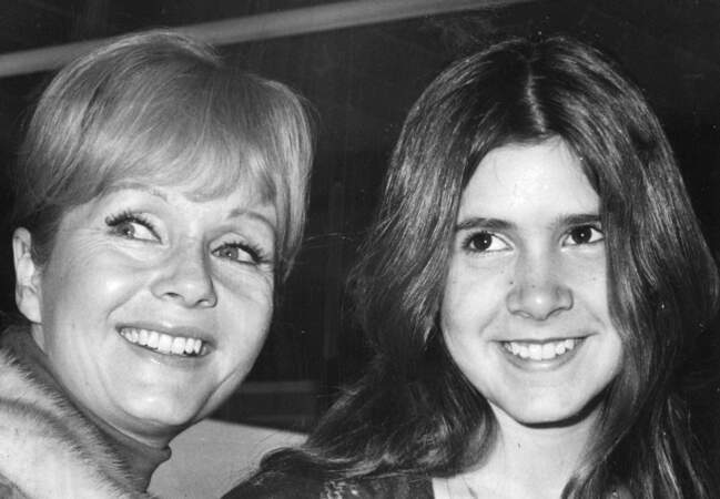 Carrie Fisher et sa mère Debbie Reynolds en vacances en  Espagne en 1972