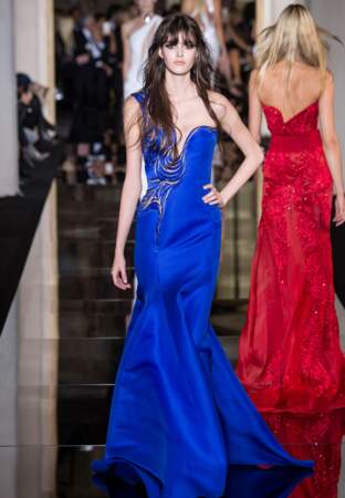 Vanessa Moody dans sa longue robe bleue de sirène