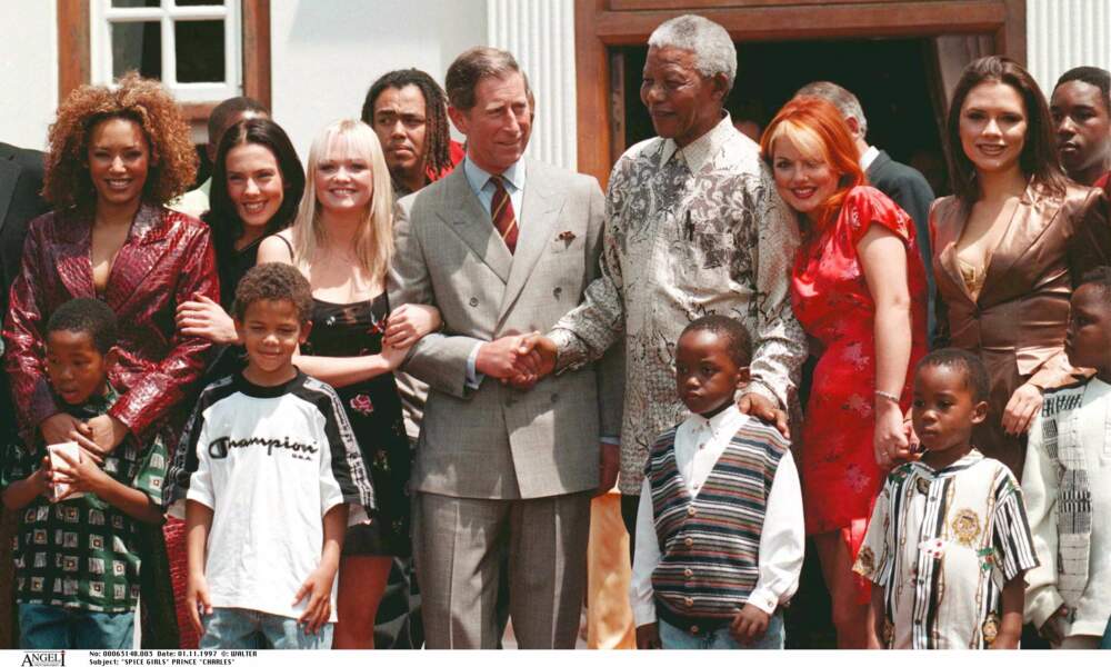 Les Spice Girls et le prince Charles, reçus à Johannesbourg par Nelson Mandela, le 1er novembre 1997