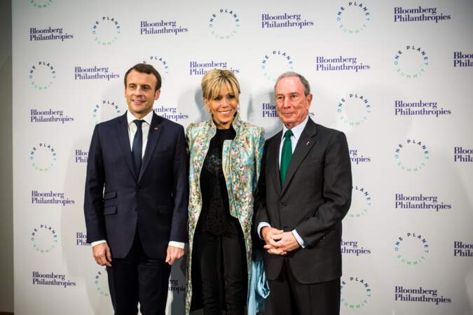 Brigitte Macron avec son manteau Louis Vuitton collection printemps/été 2018