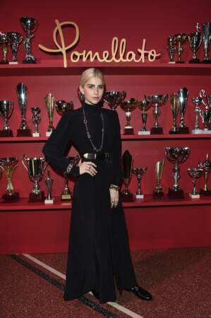 L'influenceuse allemande Caroline Daur toute de noir vêtue à la soirée Pomellato Balera Party à Milan.