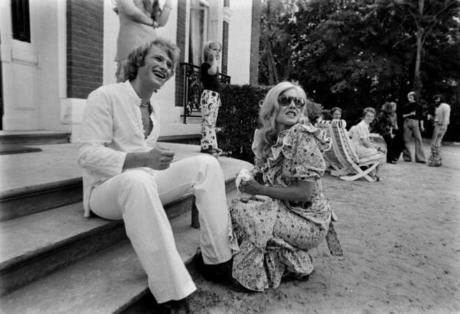 Johnny Hallyday fête ses 30 ans avec Sylvie Vartan à Loconville en 1973