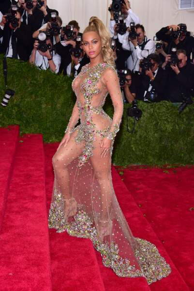 Sublime Beyonce dans cette robe transparente. 