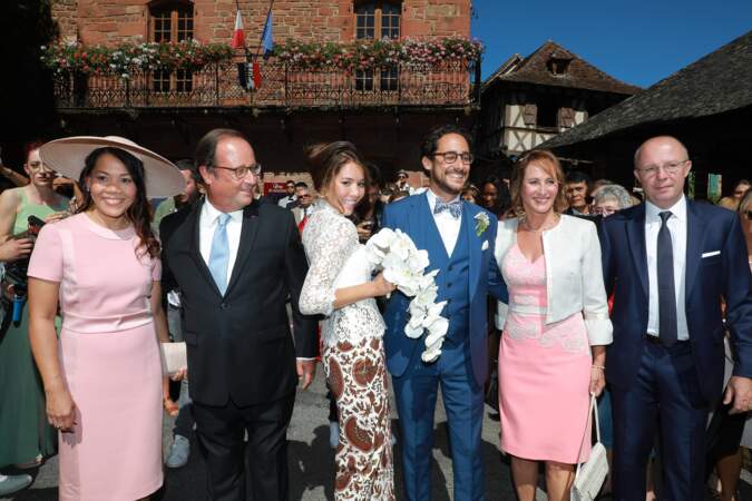 Thomas Hollande et Emilie Broussouloux entourés de François Hollande et de Ségolène Royal.