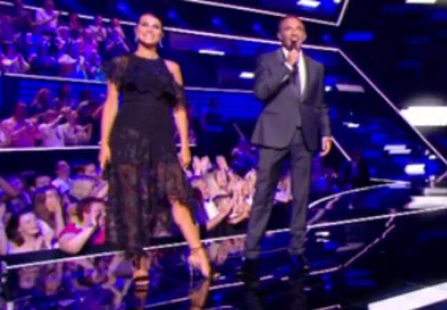 La robe de Karine Ferri sur la finale de The Voice ne laisse personne indifférent. 