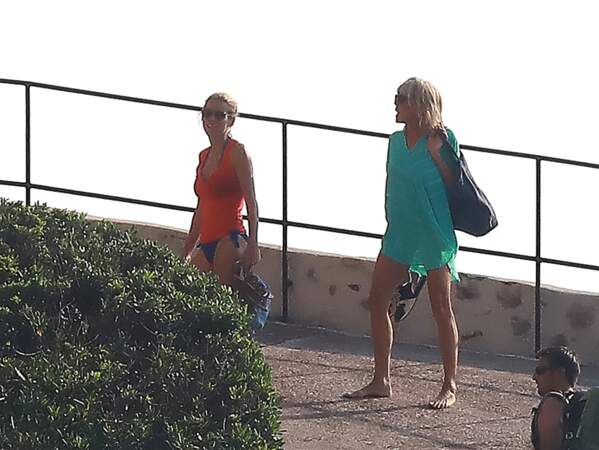 Brigitte Macron, heureuse à la plage avec Tiphaine Auzière