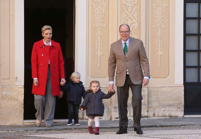 Charlene et Albert de Monaco : le Joyeux Noël des enfants du rocher avec les jumeaux princiers.
