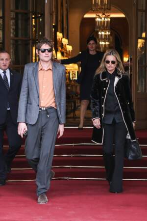 Kate Moss et son amoureux Nikolai Von Bismarck à la sortie de leur hôtel (au Ritz), ce jeudi 28 février 2019.