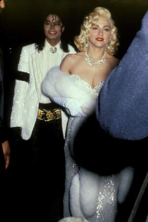 Madonna et son look inspiré de Marilyn Monroe, avec Michael Jackson aux Grammy Awards en 1991 