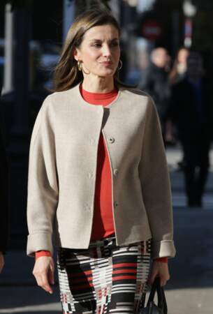 Letizia d’Espagne redoutablement élégante en business woman