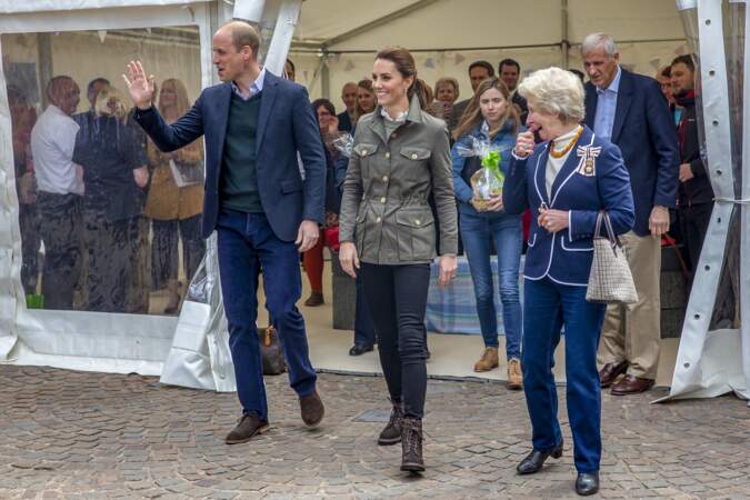 Pour cette visite à Cumbria, le couple royal a opté pour un look décontracté, le 11 juin 2019.