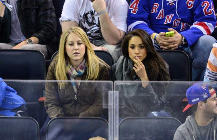 Meghan Markle et Lindsay Roth assistent à un match de hockey au Madison Square Garden de New York, le 21 avril 2013