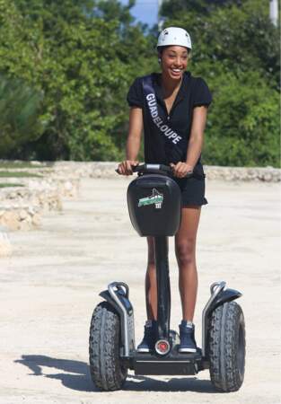 Chloé Mozar, Miss Guadeloupe, s'essaye au gyropode