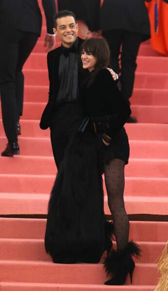 Charlotte Gainsbourg portait une robe courte signée Yves Saint Laurent