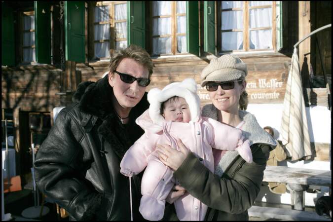Johnny et Laeticia Hallyday avec leur fille Jade en vacances à Gstaad en 2005
