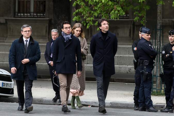 Natalia Vodianova et Antoine Arnault se sont rendus au pied de la cathédrale Notre-Dame de Paris ce 16 avril