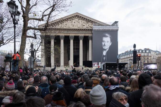 Un million de fans dans les rues de Paris pour rendre un dernier hommage à Johnny.