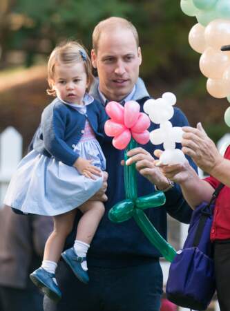 Dans les bras de papa prince William, plus rare en public