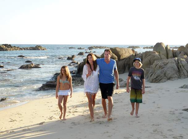 Cindy Crawford et son mari Rande Gerber avec leurs deux enfants